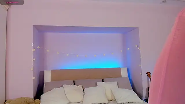 Snapshot of Maekko chatting on 01/19/25, 10:28 Maekko online show from 01/19/25, 10:28