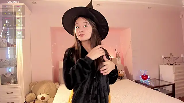 Snapshot of Maekko chatting on 01/23/25, 12:19 Maekko online show from 01/23/25, 12:19