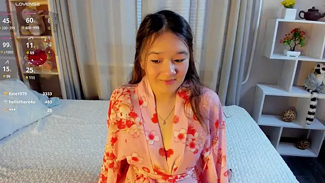 Snapshot of Maekko chatting on 03/13/25, 01:18 Maekko online show from 03/13/25, 01:18