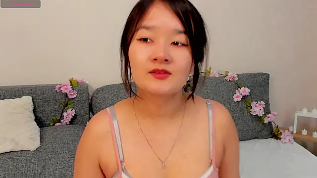 Snapshot of Maekko chatting on 12/17/25, 05:30 Maekko online show from 12/17/25, 05:30