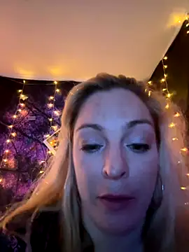 Snapshot of kayNkris chatting on 10/23/25, 06:45 kayNkris online show from 10/23/25, 06:45