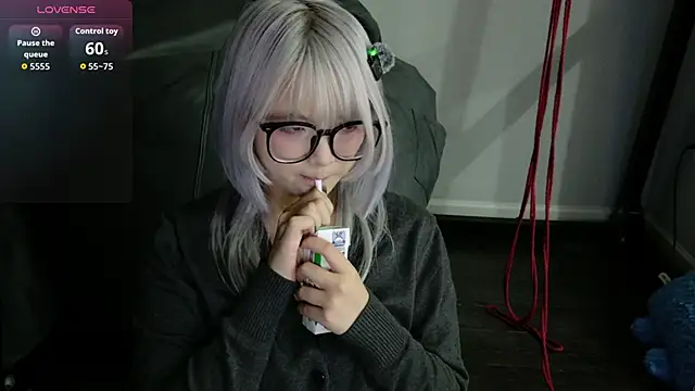 Yu UwU  online show from 11/08/25, 01:00