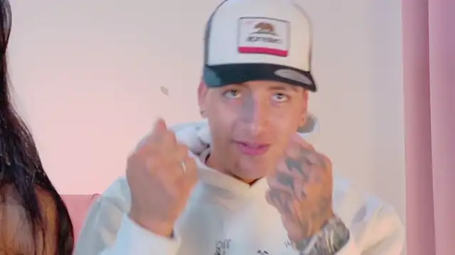 Snapshot of two_milkyway chatting on 01/18/26, 01:53 two milkyway online show from 01/18/26, 01:53