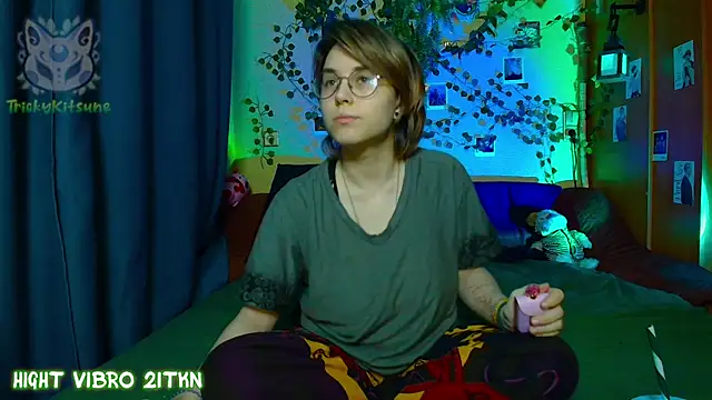 Snapshot of TrickyKitsune chatting on 05/11/26, 04:04 TrickyKitsune online show from 05/11/26, 04:04