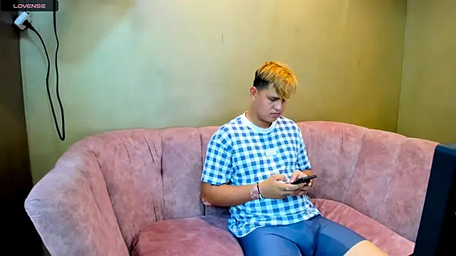 Warning Boy online show from 12/23/24, 11:39