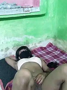 Snapshot of Coupleshow47 chatting on 09/19/25, 10:32 Coupleshow47 online show from 09/19/25, 10:32