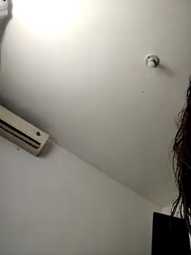 Snapshot of Mia_WAll chatting on 01/22/25, 01:21 Mia WAll online show from 01/22/25, 01:21