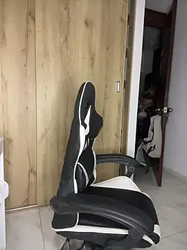 pretty angela1 online show from 12/19/25, 01:56