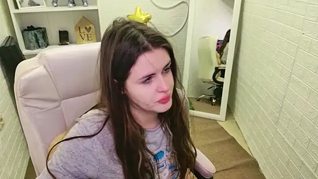 StellaFrost online show from 12/15/25, 10:19