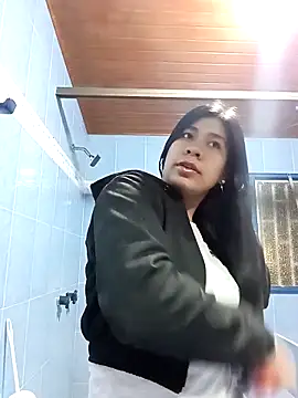 Snapshot of Pamelamilkk_1007 chatting on 11/16/25, 01:11 Pamelamilkk 1007 online show from 11/16/25, 01:11