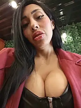 Snapshot of Isabellitasexi38 chatting on 05/21/26, 03:24 Isabellitasexi38 online show from 05/21/26, 03:24