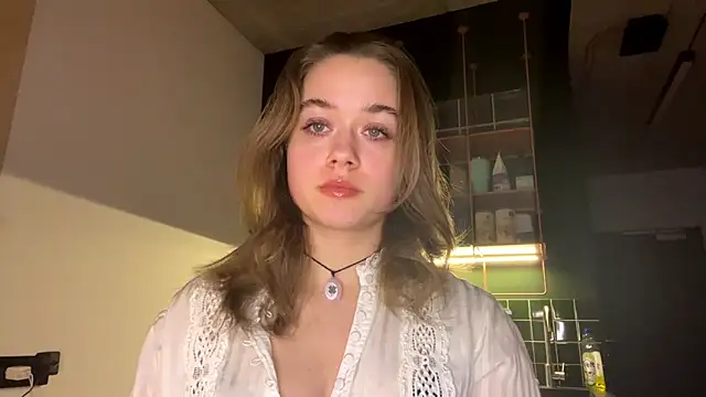 Snapshot of RoxyStar17 chatting on 01/20/25, 08:07 RoxyStar17 online show from 01/20/25, 08:07