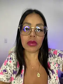 Snapshot of KarolRubi1 chatting on 01/06/25, 06:25 KarolRubi1 online show from 01/06/25, 06:25
