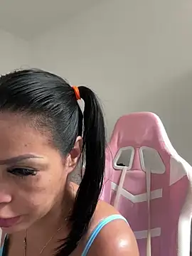 Snapshot of KarolRubi1 chatting on 03/08/25, 05:33 KarolRubi1 online show from 03/08/25, 05:33