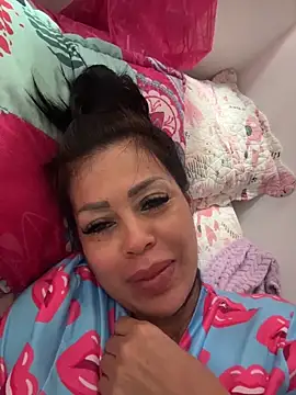 Snapshot of KarolRubi1 chatting on 04/25/26, 02:14 KarolRubi1 online show from 04/25/26, 02:14