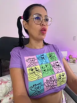 Snapshot of KarolRubi1 chatting on 05/05/26, 03:42 KarolRubi1 online show from 05/05/26, 03:42