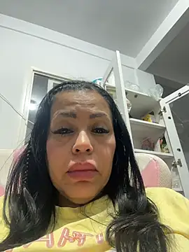 Snapshot of KarolRubi1 chatting on 05/27/26, 01:57 KarolRubi1 online show from 05/27/26, 01:57