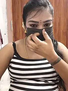 Snapshot of meena_27 chatting on 03/17/25, 04:11 meena 27 online show from 03/17/25, 04:11