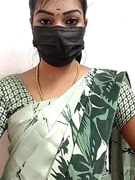 Snapshot of meena_27 chatting on 09/16/25, 05:52 meena 27 online show from 09/16/25, 05:52