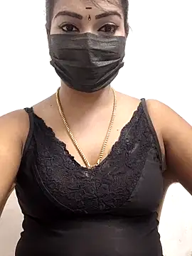 Snapshot of meena_27 chatting on 10/22/25, 07:02 meena 27 online show from 10/22/25, 07:02