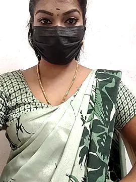 Snapshot of meena_27 chatting on 10/23/25, 07:07 meena 27 online show from 10/23/25, 07:07