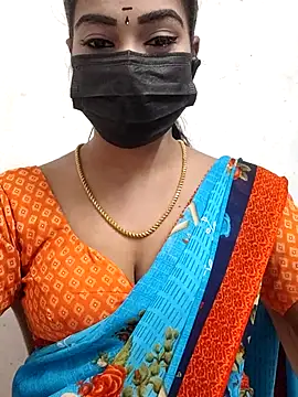 Snapshot of meena_27 chatting on 11/15/25, 07:05 meena 27 online show from 11/15/25, 07:05