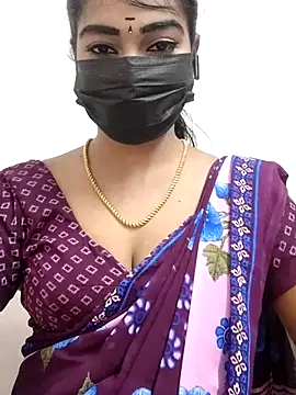 Snapshot of meena_27 chatting on 11/16/25, 07:14 meena 27 online show from 11/16/25, 07:14