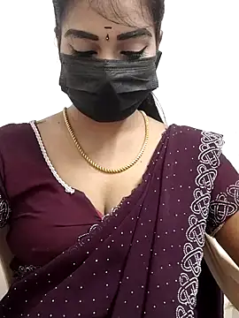 Snapshot of meena_27 chatting on 11/19/25, 06:46 meena 27 online show from 11/19/25, 06:46