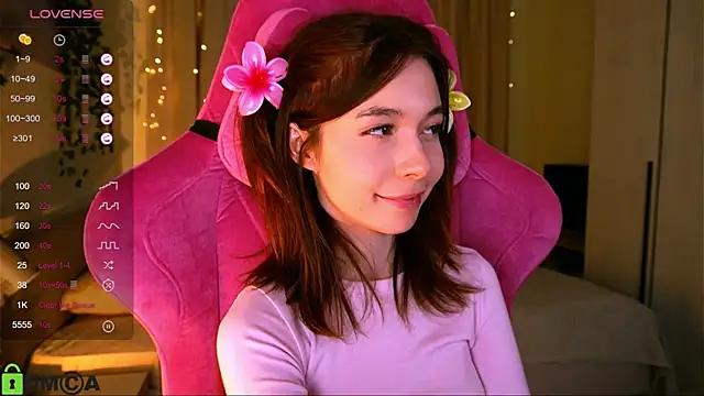 Snapshot of LittleOriana chatting on 03/06/25, 01:48 LittleOriana online show from 03/06/25, 01:48