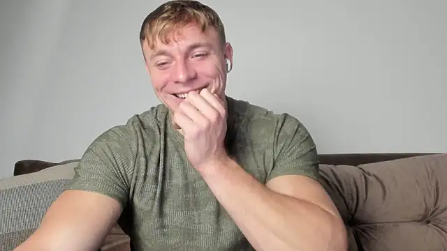 Snapshot of o_r_b_i_t chatting on 12/28/24, 01:49 o r b i t online show from 12/28/24, 01:49