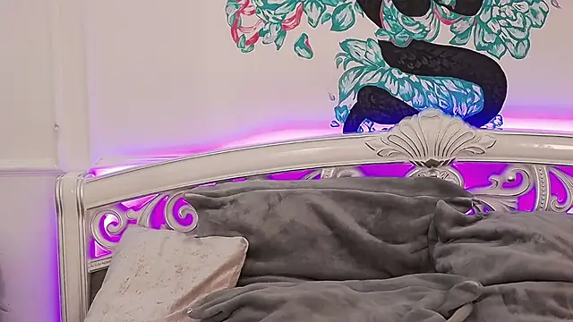 KimKhallifa online show from 03/19/25, 10:44