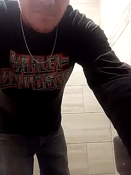 Snapshot of Playboy40 chatting on 02/22/25, 06:39 Playboy40 online show from 02/22/25, 06:39