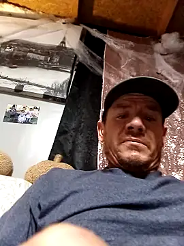 Snapshot of Playboy40 chatting on 10/14/25, 05:08 Playboy40 online show from 10/14/25, 05:08