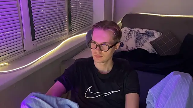 Leonnextdoor online show from 01/08/26, 11:56