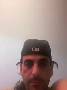 Snapshot of kingdibg87 chatting on 12/26/24, 11:32 kingdibg87 online show from 12/26/24, 11:32