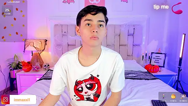 Snapshot of Maxi_little chatting on 10/10/25, 09:14 Maxi little online show from 10/10/25, 09:14