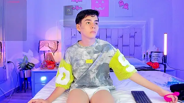 Snapshot of Maxi_little chatting on 10/11/25, 09:13 Maxi little online show from 10/11/25, 09:13