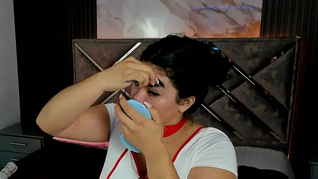 Snapshot of Geabloom chatting on 09/13/25, 11:54 Geabloom online show from 09/13/25, 11:54