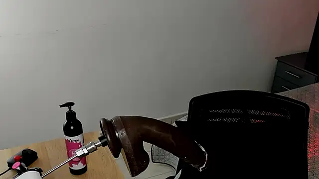 Snapshot of Geabloom chatting on 09/18/25, 12:07 Geabloom online show from 09/18/25, 12:07