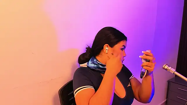 Snapshot of Geabloom chatting on 09/27/25, 11:37 Geabloom online show from 09/27/25, 11:37