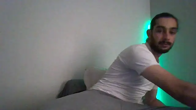 Snapshot of Levi_Latino chatting on 10/10/25, 11:04 Levi Latino online show from 10/10/25, 11:04