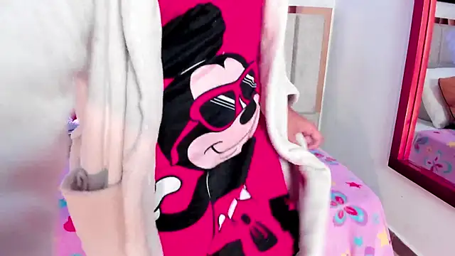 Snapshot of EloiseQuinn chatting on 01/17/25, 11:49 EloiseQuinn online show from 01/17/25, 11:49