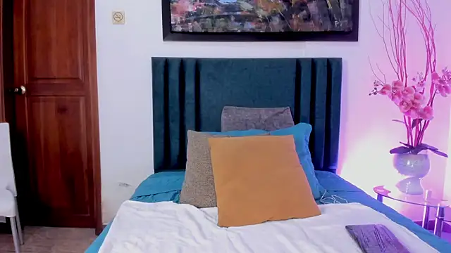 Snapshot of EloiseQuinn chatting on 01/20/25, 11:56 EloiseQuinn online show from 01/20/25, 11:56