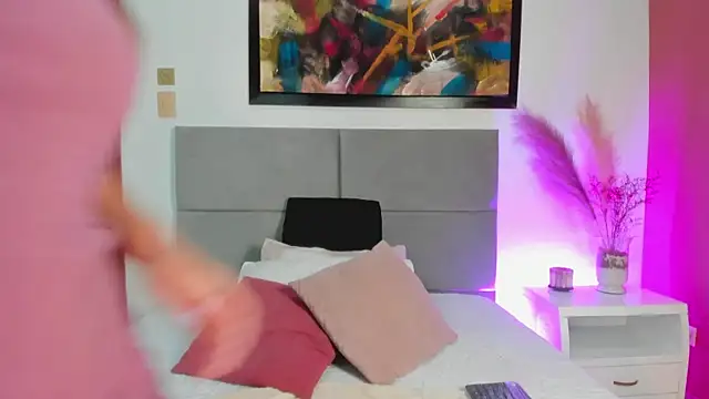 Snapshot of EloiseQuinn chatting on 02/10/25, 11:57 EloiseQuinn online show from 02/10/25, 11:57