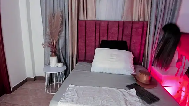 Snapshot of EloiseQuinn chatting on 03/19/25, 12:45 EloiseQuinn online show from 03/19/25, 12:45