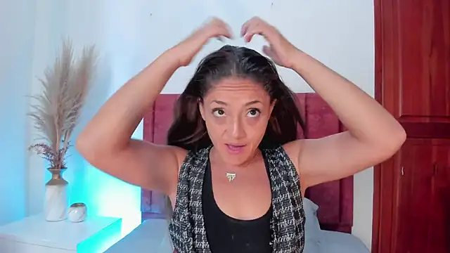 Snapshot of EloiseQuinn chatting on 09/11/25, 12:33 EloiseQuinn online show from 09/11/25, 12:33