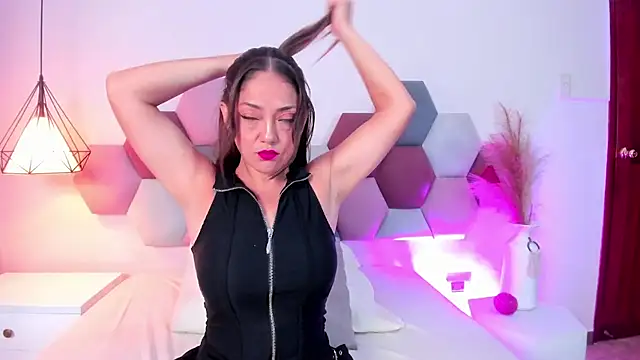 Snapshot of EloiseQuinn chatting on 09/17/25, 01:35 EloiseQuinn online show from 09/17/25, 01:35