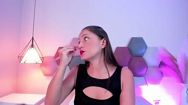 Snapshot of EloiseQuinn chatting on 09/23/25, 01:47 EloiseQuinn online show from 09/23/25, 01:47