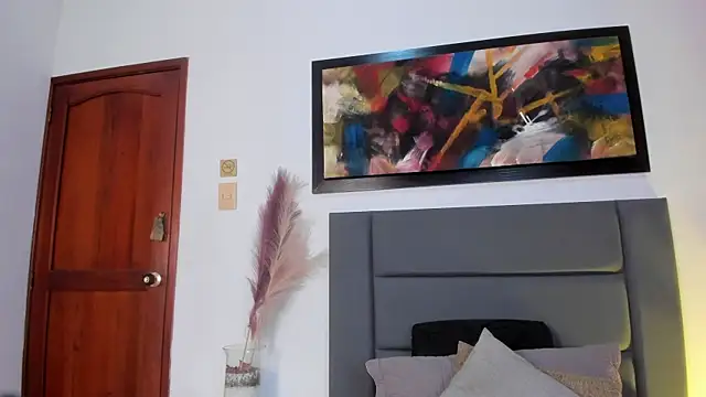 Snapshot of EloiseQuinn chatting on 10/15/25, 01:11 EloiseQuinn online show from 10/15/25, 01:11