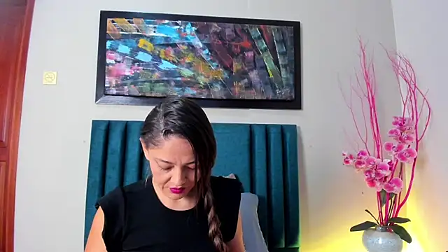 Snapshot of EloiseQuinn chatting on 10/17/25, 01:25 EloiseQuinn online show from 10/17/25, 01:25